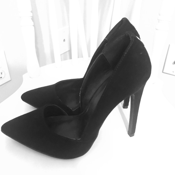 Shoes - Perfect Black Heels!